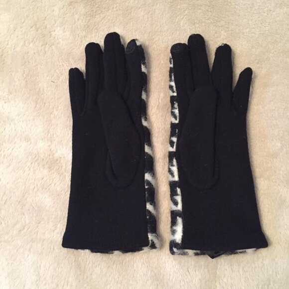 Black & White houndstooth gloves - Picture 3 of 6